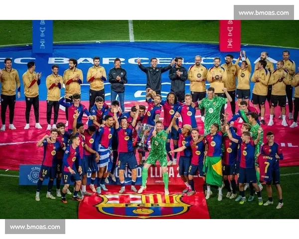 老将告别西甲，含泪捧起奖杯，为生涯写下完美句点